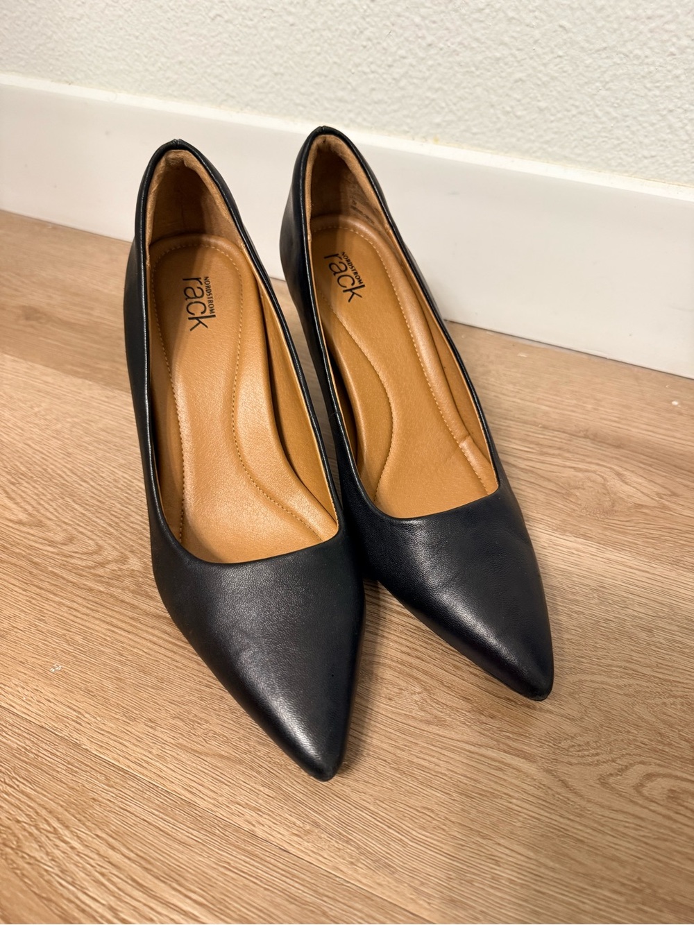 Black Pointed-Toe Women’s Pumps